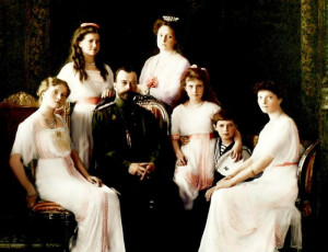 73768976_FamilyRomanovs